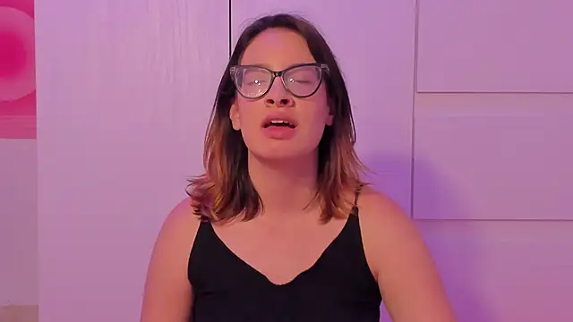 Snapshot of maddie_walton chatting on November 2025 04:45:02 AM maddie walton online show from November 2025 04:45:02 AM