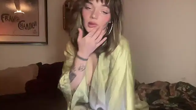 Snapshot of angelgirl98 chatting on January 2026 08:23:01 PM angelgirl98 online show from January 2026 08:23:01 PM