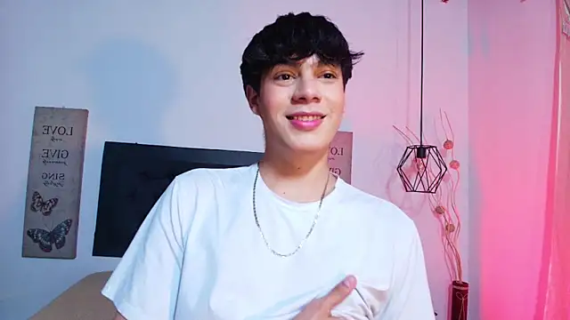 Isaac Kurtt online show from November 2025 07:56:01 PM