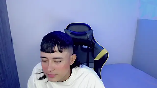 Snapshot of Tatann_18 chatting on November 2025 09:48:01 PM Tatann 18 online show from November 2025 09:48:01 PM