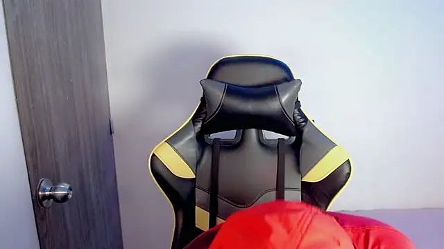 Snapshot of Tatann_18 chatting on November 2025 07:15:01 PM Tatann 18 online show from November 2025 07:15:01 PM