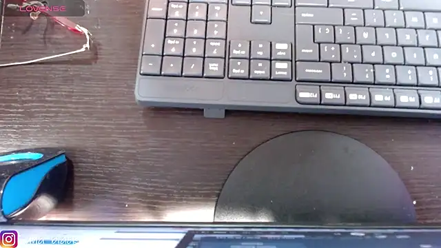 Snapshot of Tessa_Moon_ chatting on November 2025 09:13:02 PM Tessa Moon online show from November 2025 09:13:02 PM