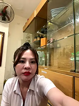 Snapshot of hellela-a chatting on November 2025 11:52:02 AM hellela-a online show from November 2025 11:52:02 AM