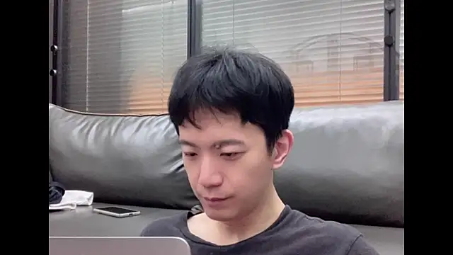 CouplingCry online show from November 2025 02:20:01 PM