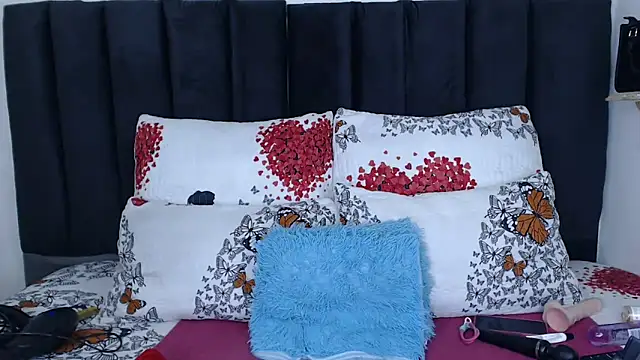 Snapshot of Miss-Berries chatting on June 2026 09:53:01 PM Miss-Berries online show from June 2026 09:53:01 PM