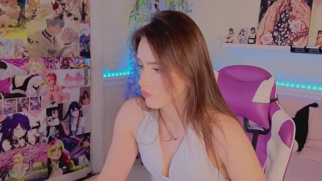 SofiBelucci online show from November 2025 01:44:01 PM