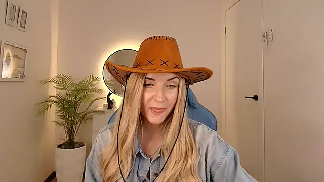 Snapshot of _Mi1a_ chatting on November 2025 05:28:02 AM Mi1a online show from November 2025 05:28:02 AM