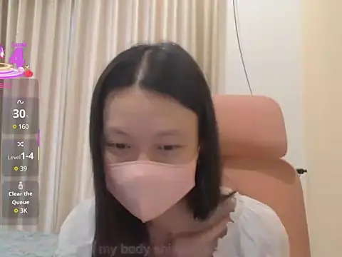 Snapshot of Lil-Cherries chatting on November 2025 04:00:01 AM Lil-Cherries online show from November 2025 04:00:01 AM