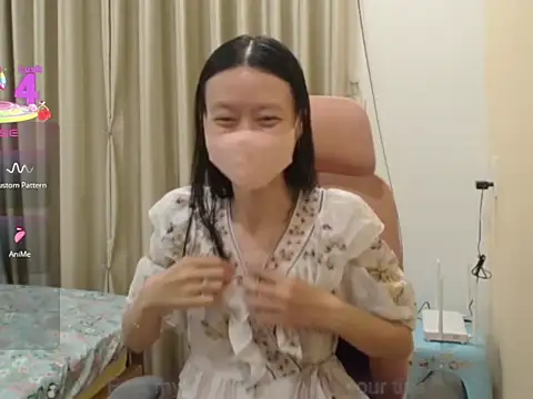 Snapshot of Lil-Cherries chatting on December 2025 01:51:02 PM Lil-Cherries online show from December 2025 01:51:02 PM