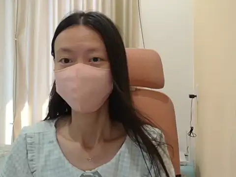 Snapshot of Lil-Cherries chatting on January 2026 03:31:01 AM Lil-Cherries online show from January 2026 03:31:01 AM