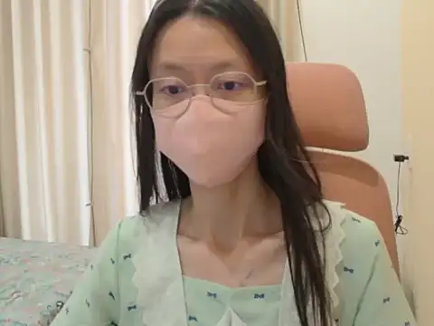 Snapshot of Lil-Cherries chatting on January 2026 05:02:02 AM Lil-Cherries online show from January 2026 05:02:02 AM