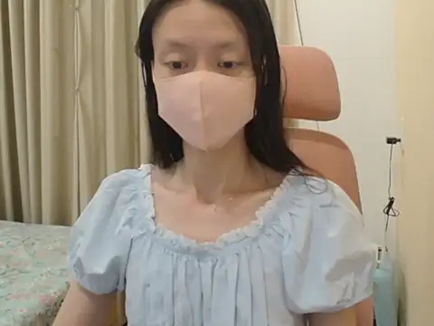 Snapshot of Lil-Cherries chatting on February 2026 01:10:01 PM Lil-Cherries online show from February 2026 01:10:01 PM