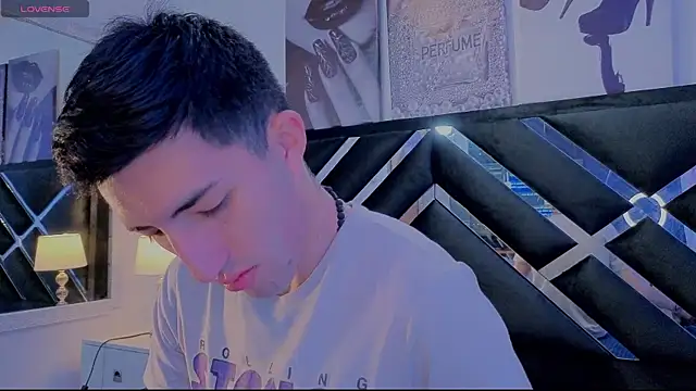 Un Sluttyy online show from April 2026 11:26:02 AM