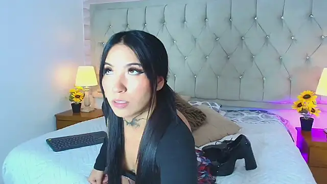 Liathompson FG online show from November 2025 07:48:02 PM