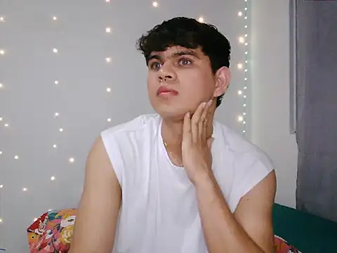 Snapshot of Swetty_diamon chatting on November 2025 04:34:02 AM Swetty diamon online show from November 2025 04:34:02 AM