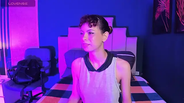 AliceMadnes online show from February 2026 12:23:01 PM