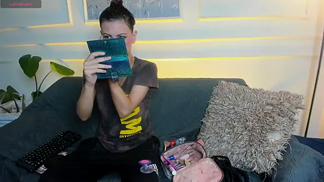 AliceMadnes online show from March 2026 12:45:02 PM