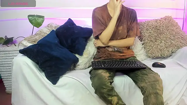 AliceMadnes online show from April 2026 03:28:02 PM