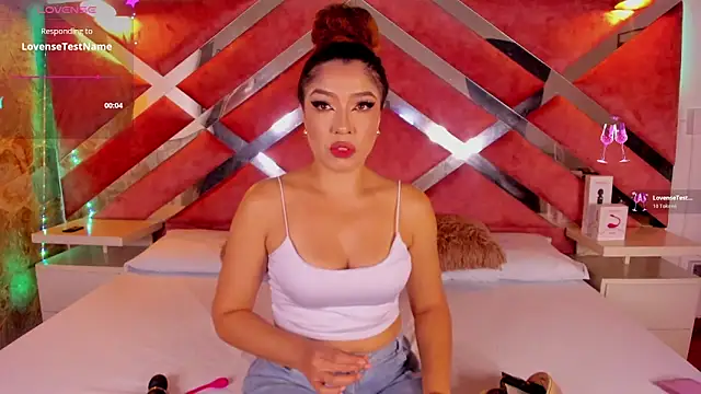 Snapshot of Lily_Queen30 chatting on December 2025 07:54:02 PM Lily Queen30 online show from December 2025 07:54:02 PM