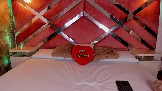 Snapshot of Lily_Queen30 chatting on December 2025 08:02:01 PM Lily Queen30 online show from December 2025 08:02:01 PM