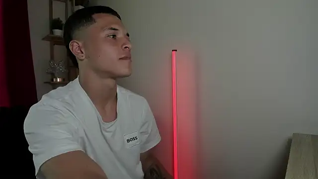 Snapshot of damian_vega13 chatting on November 2025 05:57:01 PM damian vega13 online show from November 2025 05:57:01 PM