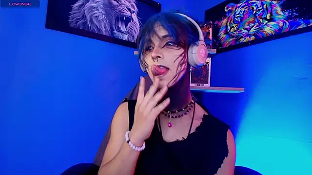 luxiel  online show from March 2026 10:46:01 PM