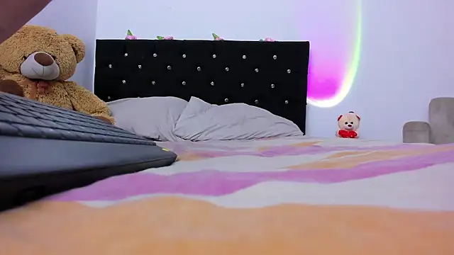  emiily pink online show from April 2026 10:12:02 PM