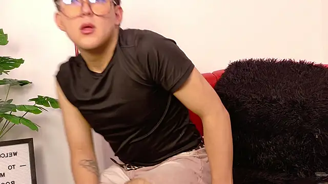 Snapshot of Valentin_X chatting on November 2025 03:38:01 AM Valentin X online show from November 2025 03:38:01 AM