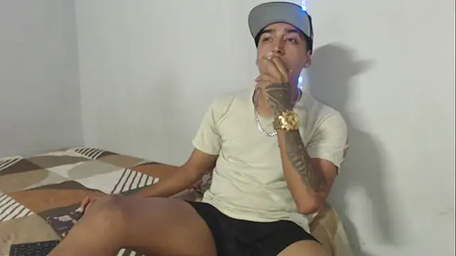 Snapshot of scotthott chatting on November 2025 08:19:01 PM scotthott online show from November 2025 08:19:01 PM