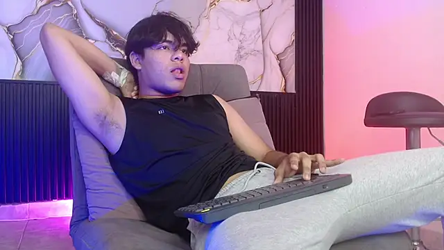 Snapshot of andreh_hot chatting on November 2025 06:28:02 PM andreh hot online show from November 2025 06:28:02 PM