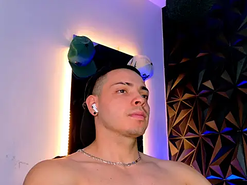 Snapshot of Maxwell_Dupont chatting on November 2025 08:41:02 PM Maxwell Dupont online show from November 2025 08:41:02 PM