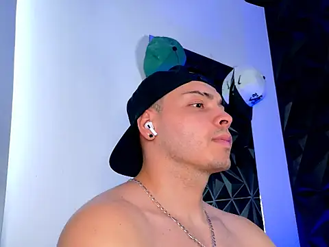 Snapshot of Maxwell_Dupont chatting on November 2025 07:58:01 PM Maxwell Dupont online show from November 2025 07:58:01 PM