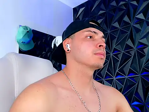 Snapshot of Maxwell_Dupont chatting on November 2025 06:20:01 PM Maxwell Dupont online show from November 2025 06:20:01 PM