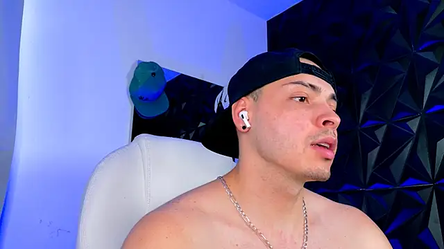 Snapshot of Maxwell_Dupont chatting on November 2025 07:16:02 PM Maxwell Dupont online show from November 2025 07:16:02 PM