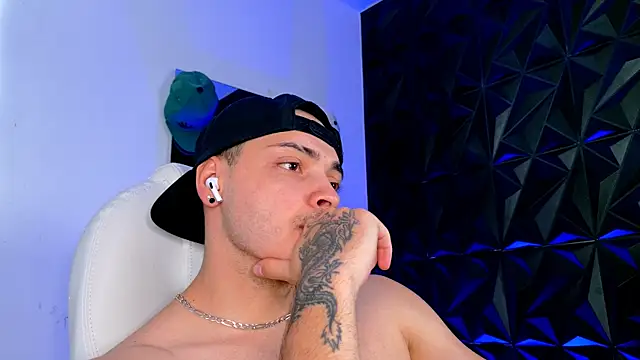 Snapshot of Maxwell_Dupont chatting on November 2025 06:45:02 PM Maxwell Dupont online show from November 2025 06:45:02 PM