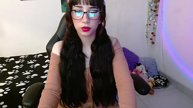 Snapshot of violetasweettt chatting on November 2025 02:01:02 AM violetasweettt online show from November 2025 02:01:02 AM