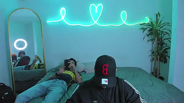 shark boy28 online show from December 2025 12:05:01 AM