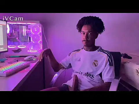 Snapshot of pxgusta chatting on November 2025 03:18:02 AM pxgusta online show from November 2025 03:18:02 AM