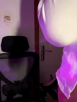 Snapshot of xoxo7799 chatting on November 2025 03:19:02 PM xoxo7799 online show from November 2025 03:19:02 PM