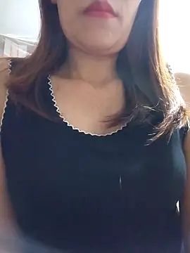 Snapshot of Hini68 chatting on November 2025 12:11:02 PM Hini68 online show from November 2025 12:11:02 PM