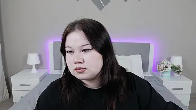 Snapshot of EvaNova_ chatting on November 2025 08:57:01 AM EvaNova online show from November 2025 08:57:01 AM