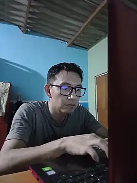 Snapshot of Maqui3 chatting on February 2026 03:27:01 AM Maqui3 online show from February 2026 03:27:01 AM