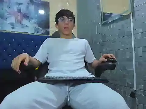 ElanGiraldo online show from March 2026 11:26:02 PM