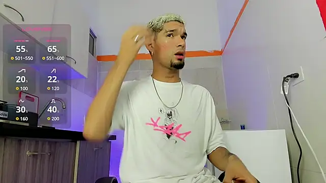 Snapshot of Carlitos_sexy chatting on November 2025 01:11:01 AM Carlitos sexy online show from November 2025 01:11:01 AM