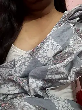 Snapshot of KISSMIBH chatting on November 2025 01:04:02 AM KISSMIBH online show from November 2025 01:04:02 AM