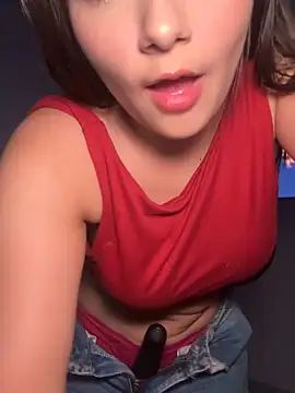 EmmiiGlow online show from January 2026 02:04:02 AM