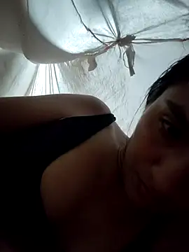 Snapshot of Uvit chatting on December 2025 04:07:02 AM Uvit online show from December 2025 04:07:02 AM