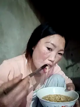 Snapshot of blonde_blg chatting on February 2026 07:51:01 AM blonde blg online show from February 2026 07:51:01 AM