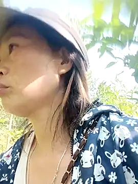 Snapshot of blonde_blg chatting on March 2026 07:37:02 AM blonde blg online show from March 2026 07:37:02 AM