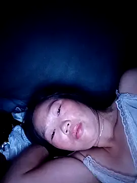 Snapshot of blonde_blg chatting on April 2026 09:48:01 PM blonde blg online show from April 2026 09:48:01 PM